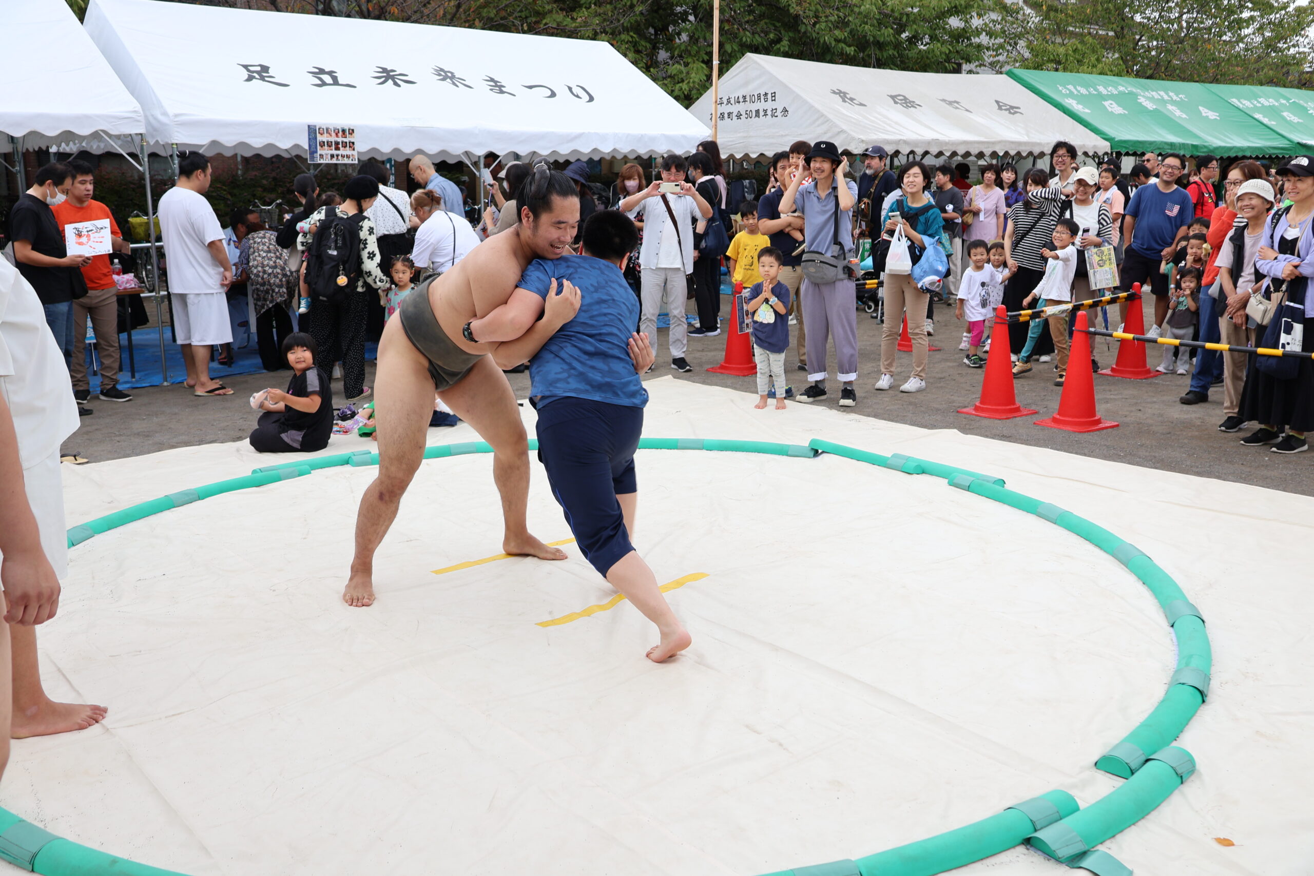 北乃庄に稽古をつけてもらう小学生。